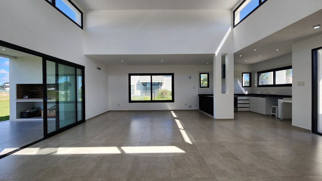 CASA EN VENTA EN AREA 60 LA VICTORIA POLO