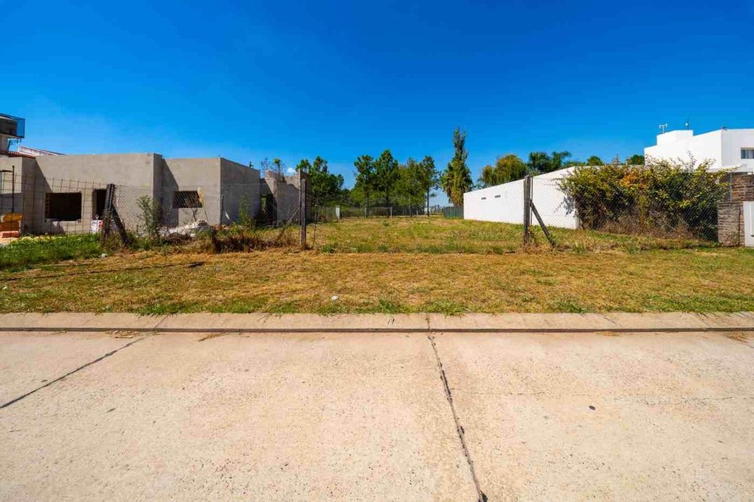 OPORTUNIDAD TERRENO EN VENTA EN FUNES CANTEGRIL
