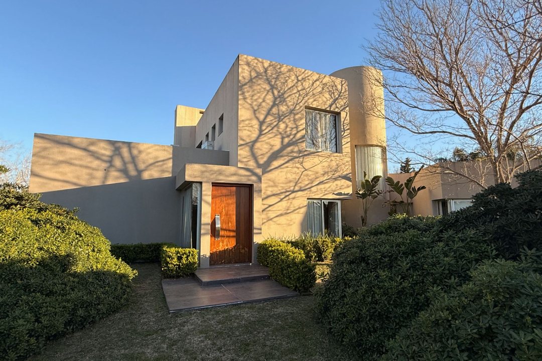CASA EN VENTA COUNTRY GOLF DESARROLLADA EN PB