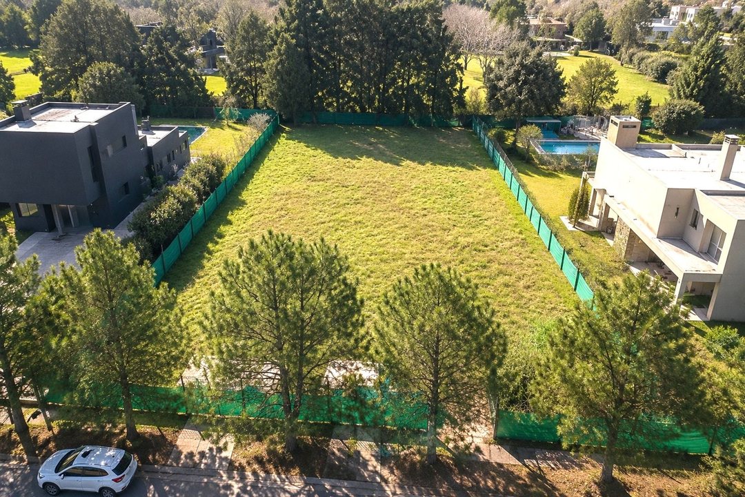 Venta Lote Pilar Privado 1.330 M² con mejoras