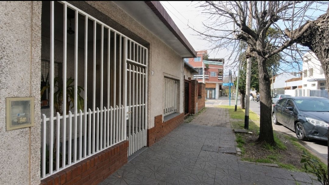 CASA EN VENTA 3 AMBIENTES MARTIN CORONADO