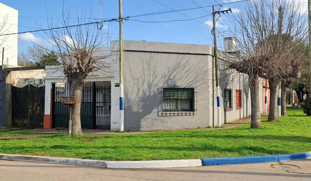 VENTA CASA a REFACCIONAR 2 DORM., PARQUE- LA PLATA