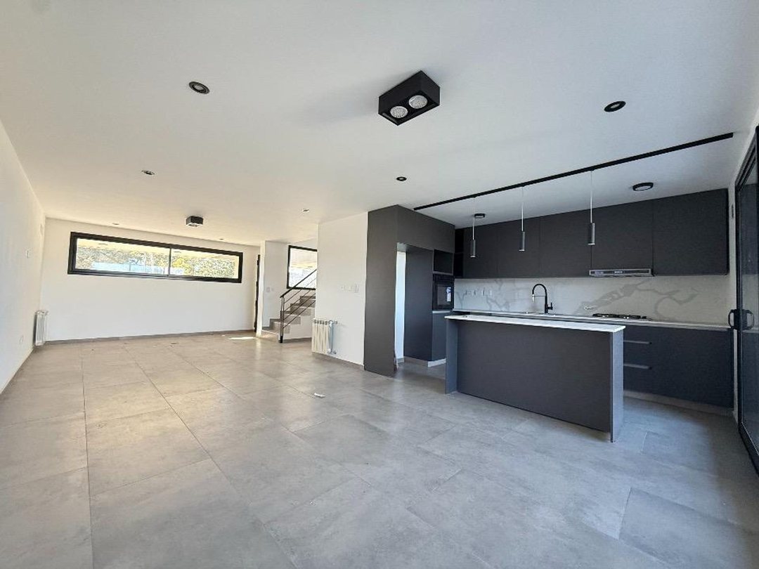 ALQUILER CASA DUPLEX 3 DORMITORIOS CHACRAS GREEN