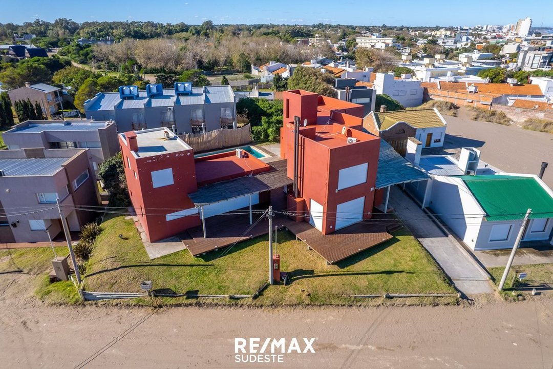 VENTA CASA DE LUJO SOBRE DOS LOTES FRENTE AL MAR