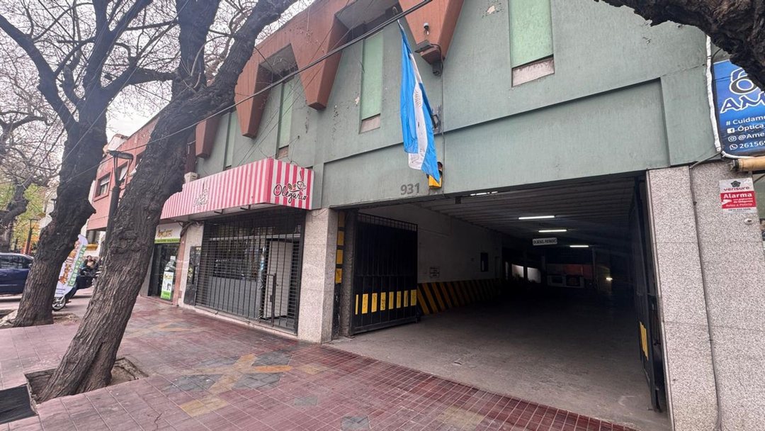 VENDE COCHERA SOBRE PATRICIAS MENDOCINAS