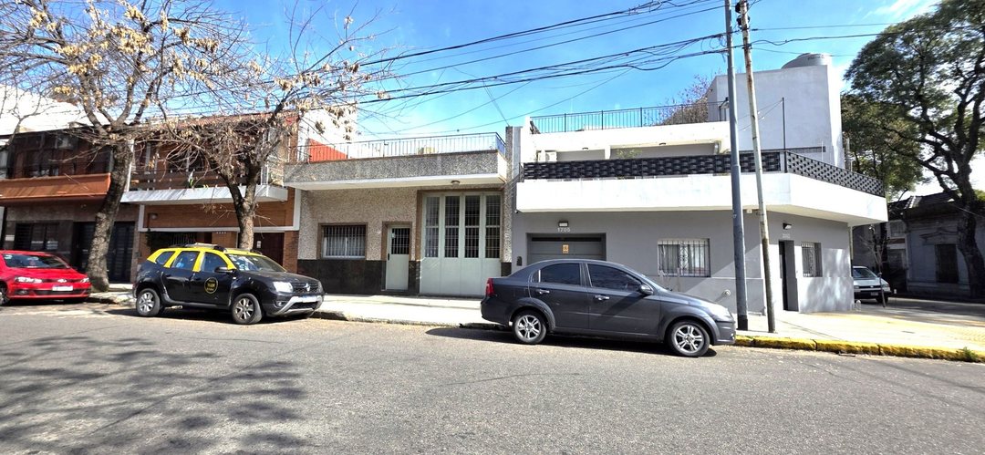 Venta Casa/Deposito. Lote Propio. Parque Patricios