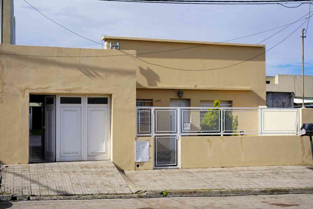 CASA 2 DORMITORIOS CON QUINCHO Y PARQUE