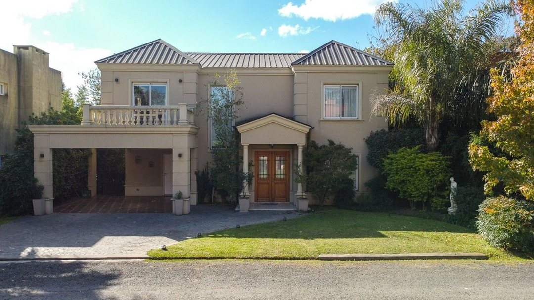 VENTA CASA DE 6 AMB, EN SAN MIGUEL, BARRIO CERRADO