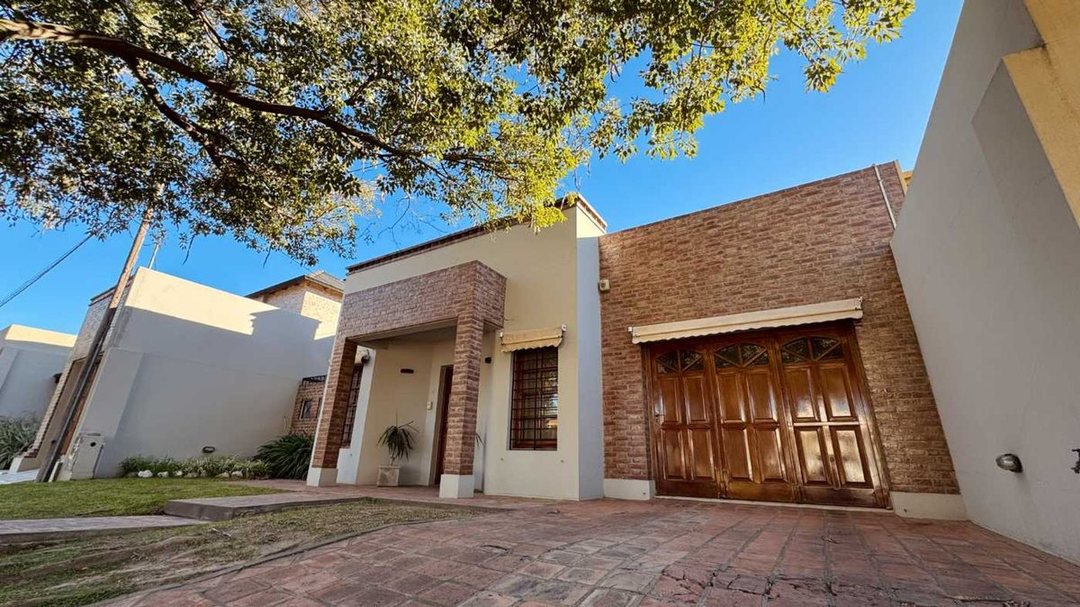 VENTA CASA PIZZURNO/3DORM/PILETA/QUINCHO/SERVICIOS