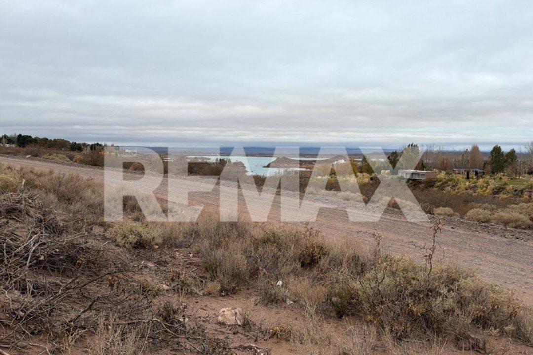 TERRENO EN VENTA CHOCON 450 M2