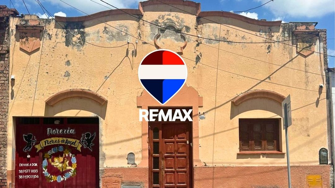 CASA VENTA A REFACCIONAR + DPTO EN MACROCENTRO