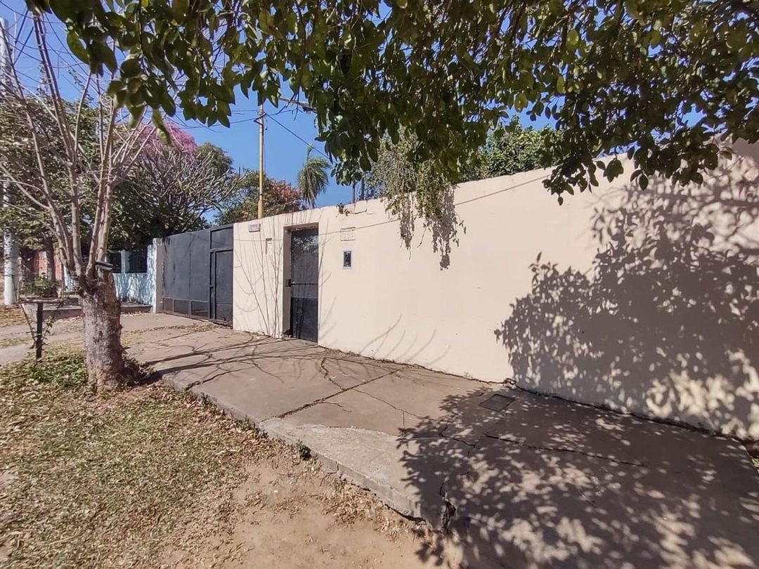 VENTA DE CASA CON TERRENO AMPLIO