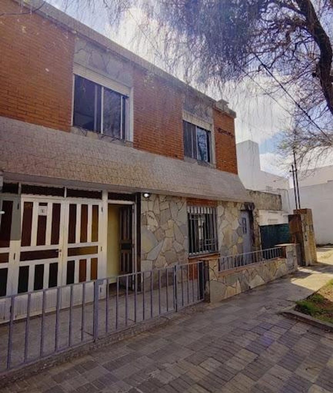 CASA 3 DOMITORIOS + DEPARTAMENTO EN VENTA