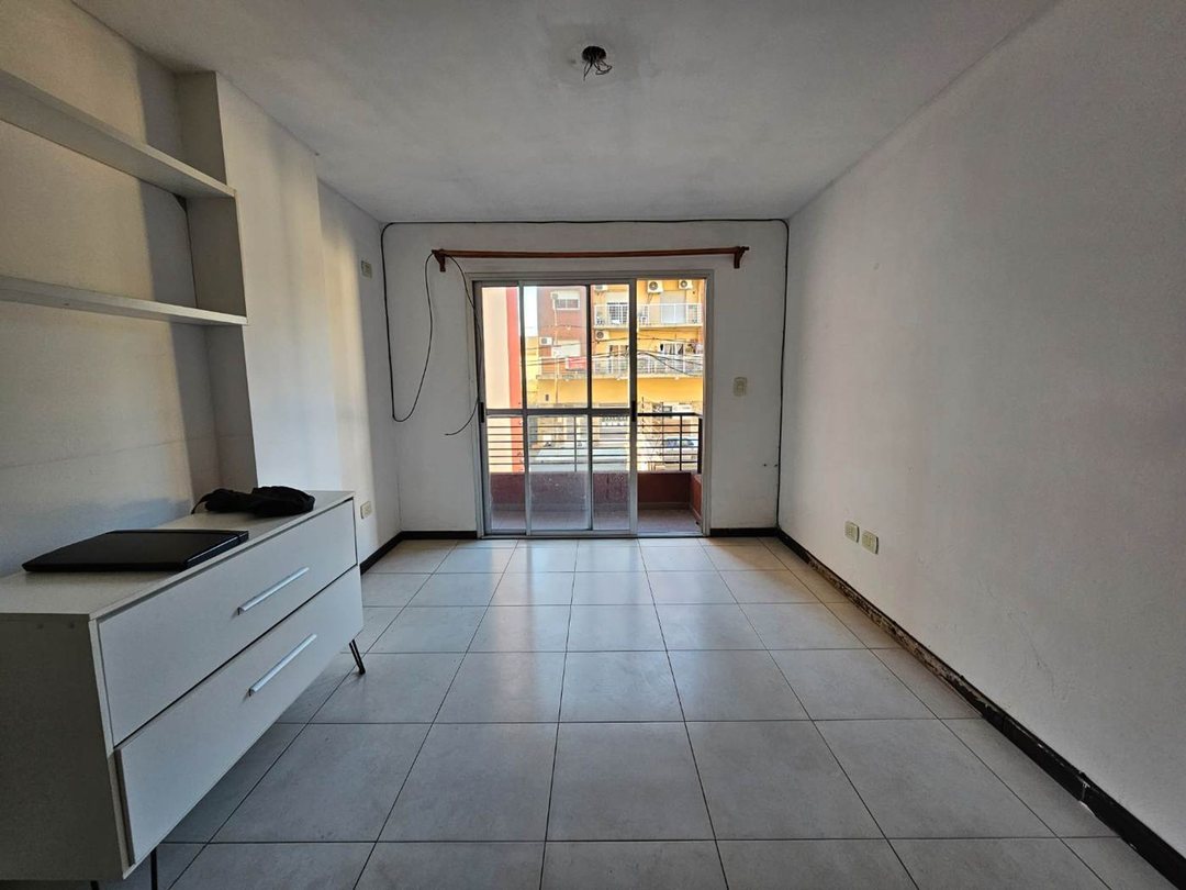 VENTA DEPARTAMENTO 2 AMB CON BALCON MORON CENTRO