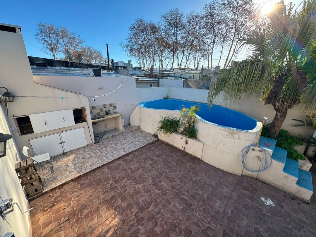 CASA EN VENTA EN JUNIN CON PILETA