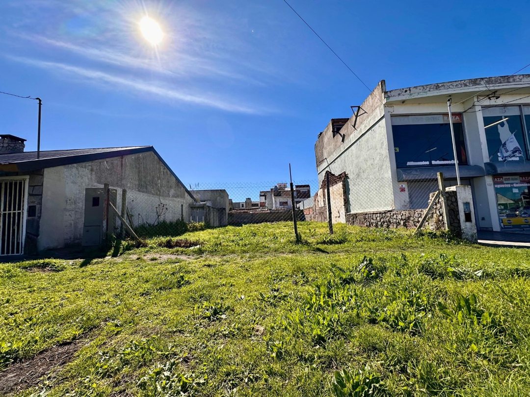 Venta de lote sobre Av. Mario Bravo -Punta Mogotes