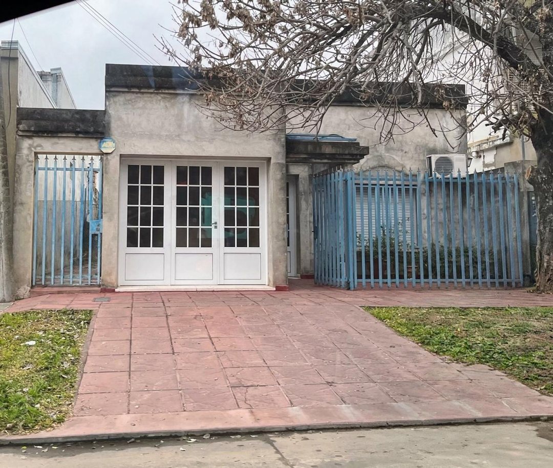 Casa en Venta 2 Dormitorios Cochera y Patio.