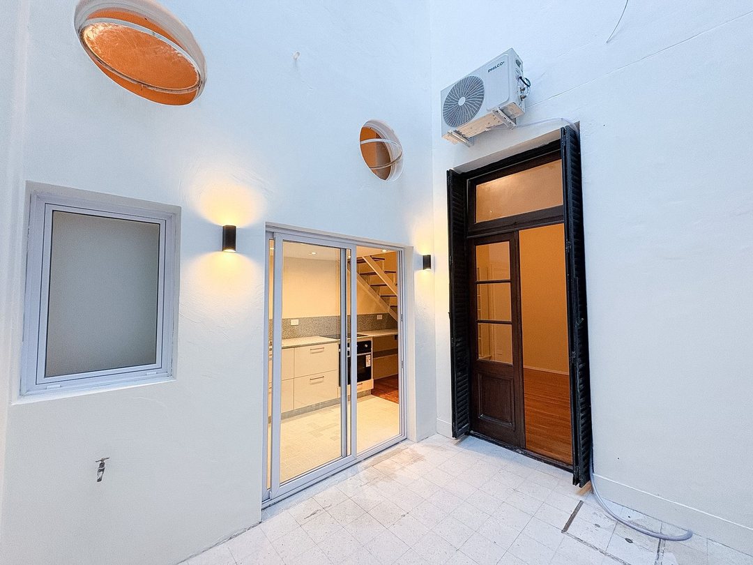 VENTA PH DPTO RECICLADO CON PATIO RECOLETA