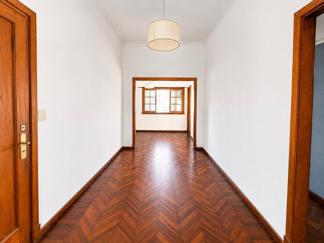 VENTA 3 AMB AMPLIO CON PATIO LUMINOSO EXC ESTADO