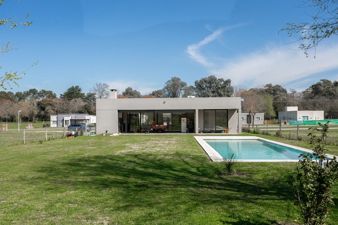 Casa en venta barrio "Las Calandrias" con pileta