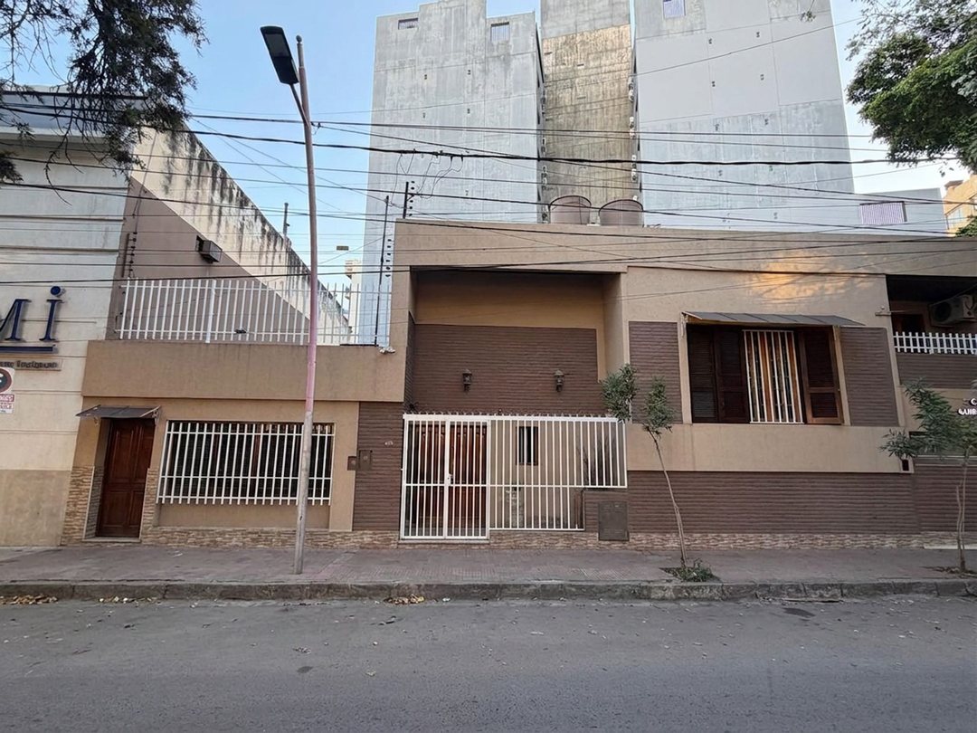 CASA/ESTUDIO EN VENTA - 25 DE MAYO AL 400
