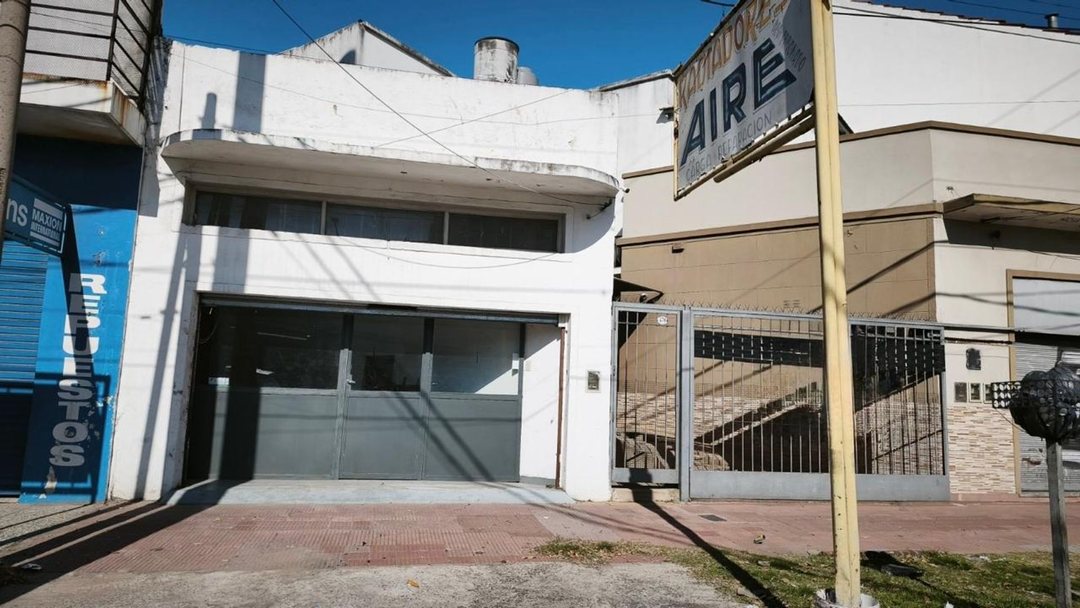 LOCAL EN ALQUILER EN MORÓN SOBRE AVENIDA COMERCIAL