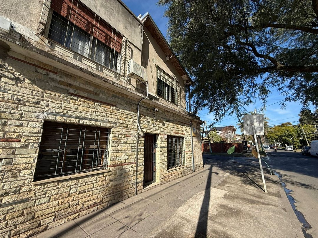 VENTA PROPIEDAD MULTIFAMILIAR CON LOCAL HURLINGHAM