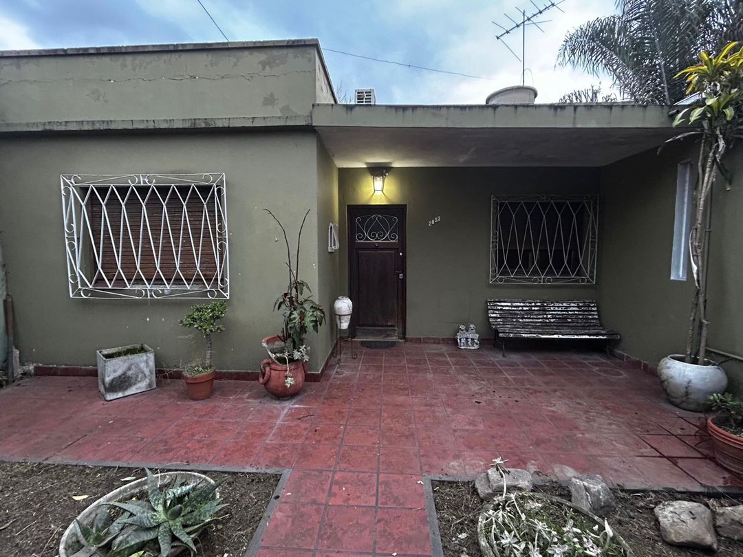 PH 3 AMBIENTES CON PATIO, MORON
