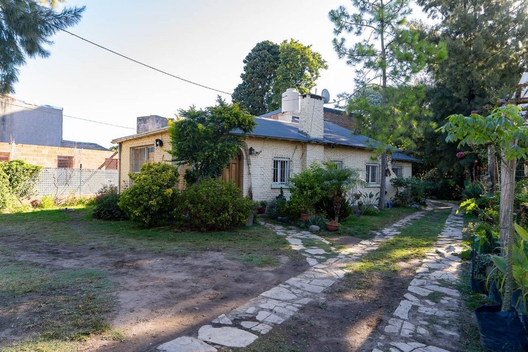 Casa 6 Ambientes con Pileta y Parque de 1.116 m²