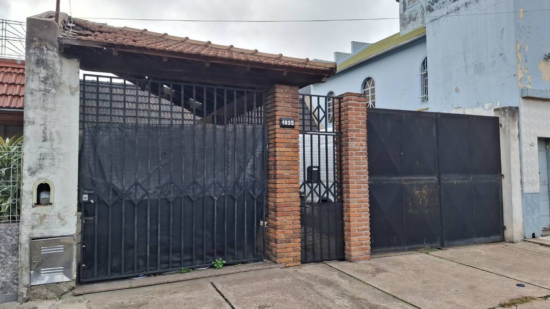 CASA 5 AMBIENTES VENTA LANUS QUINCHO Y 2 COCHERAS