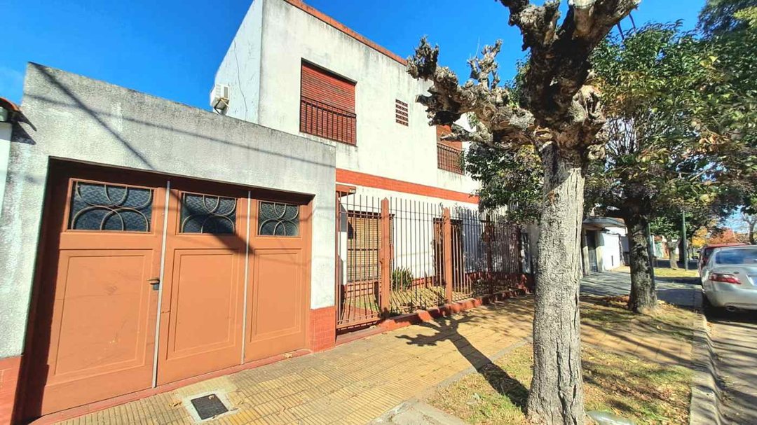 Venta Casa 4 Amb, Cochera, Jardin, San Isidro