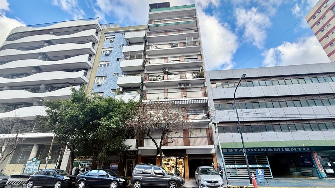 VENTA DEPTO 2 AMB CON COCHERA CUBIERTA