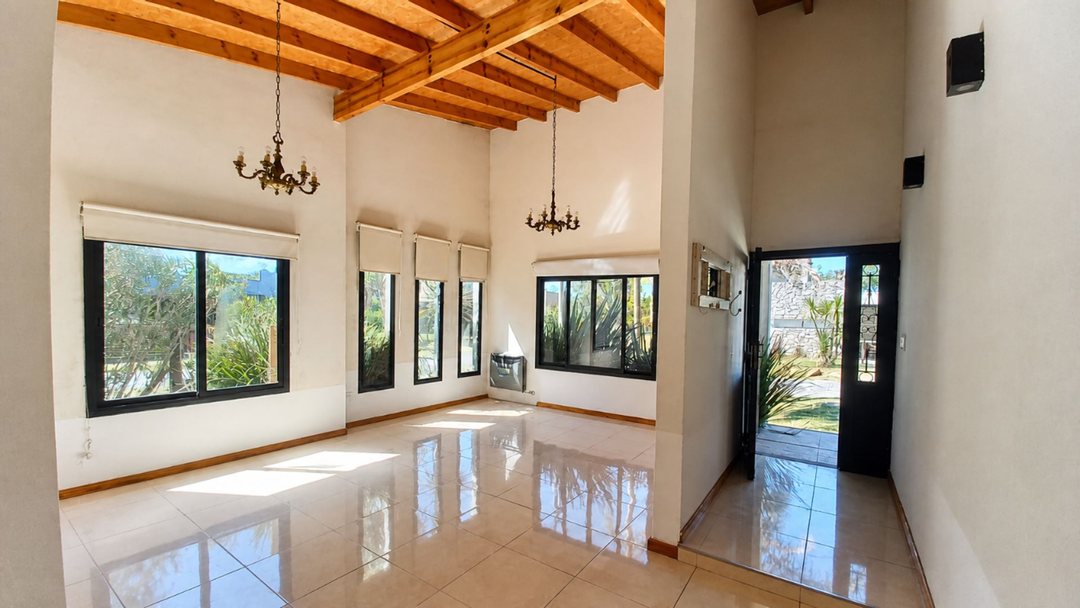 CASA 4 AMBIENTES EN VENTA PILETA SAN VICENTE