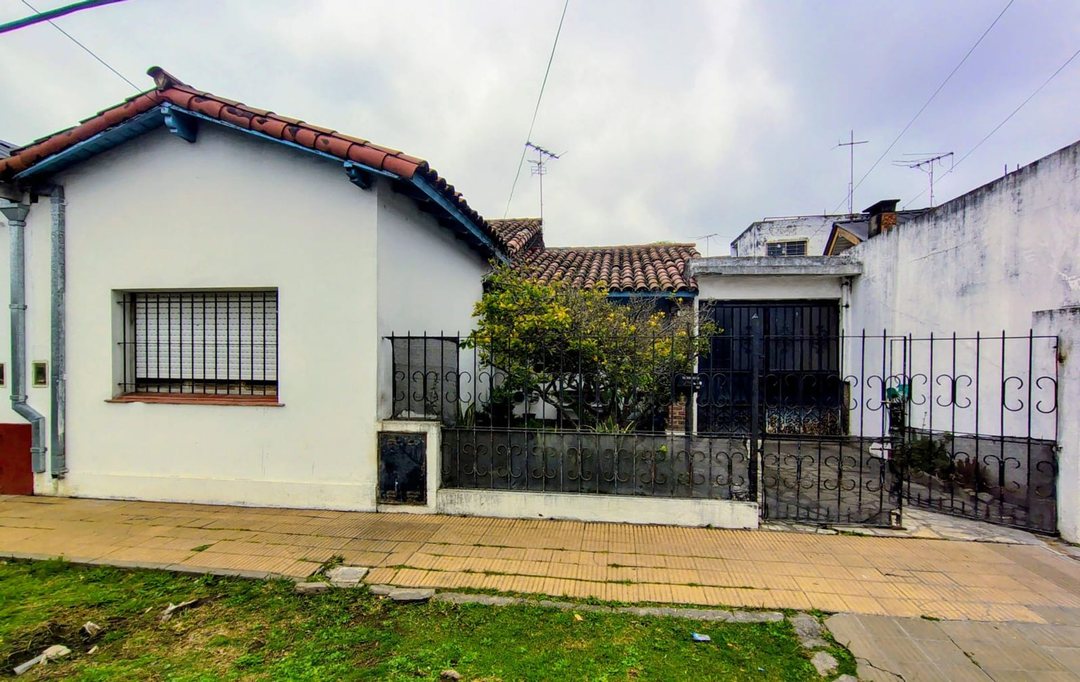 VENTA CASA 3 AMBIENTES A REFACCIONAR HURLINGHAM