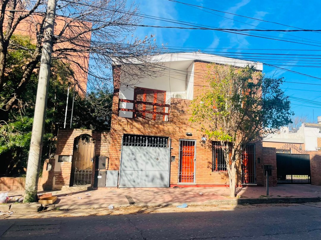 VENTA CASA 2 DORM + DEPTO 2 DORM ALTO ALBERDI CBA