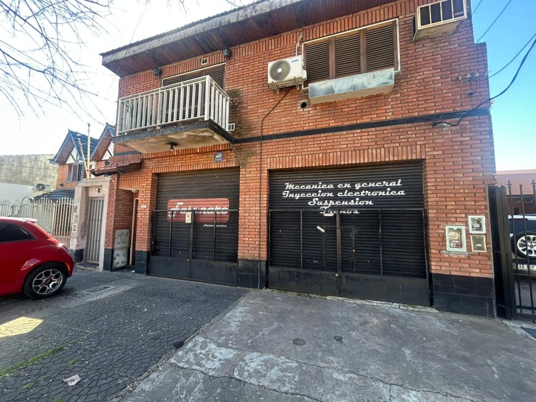 Departamento con espacio multifunción y cocheras