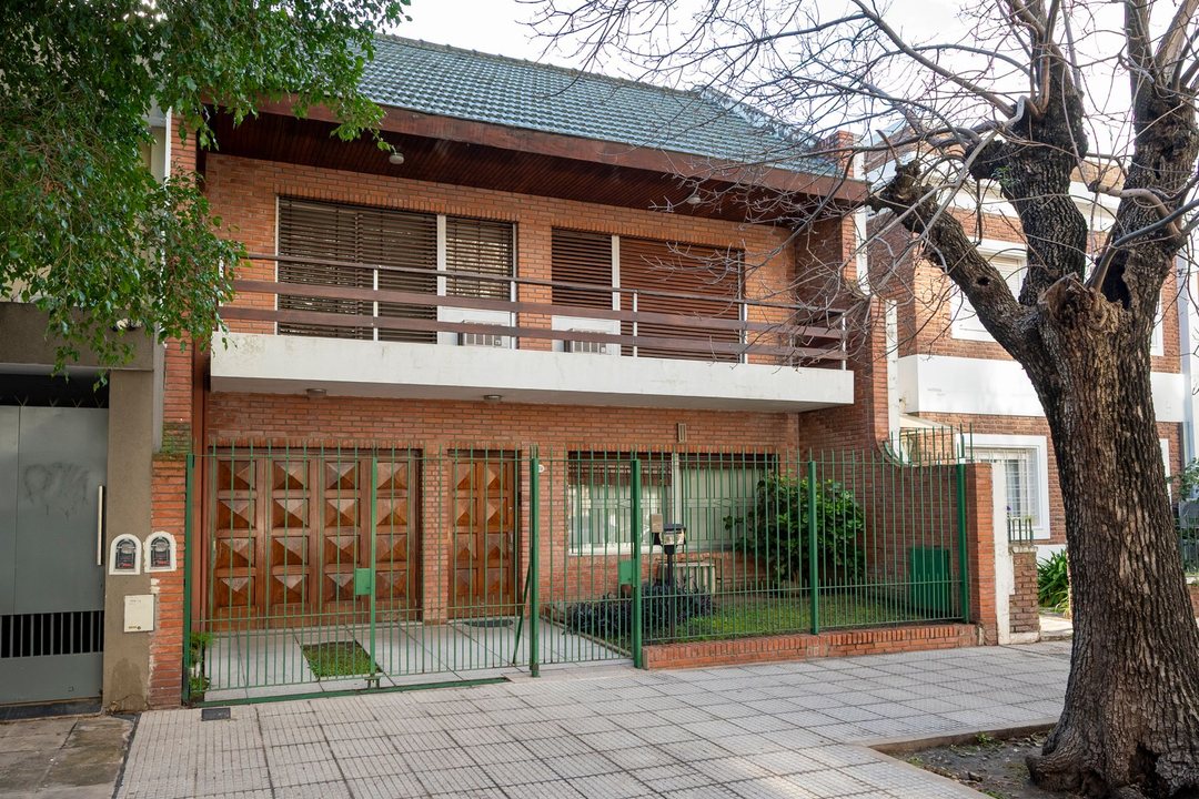 CASA EN VENTA 5 AMBIENTES EN NÚÑEZ CON JARDIN