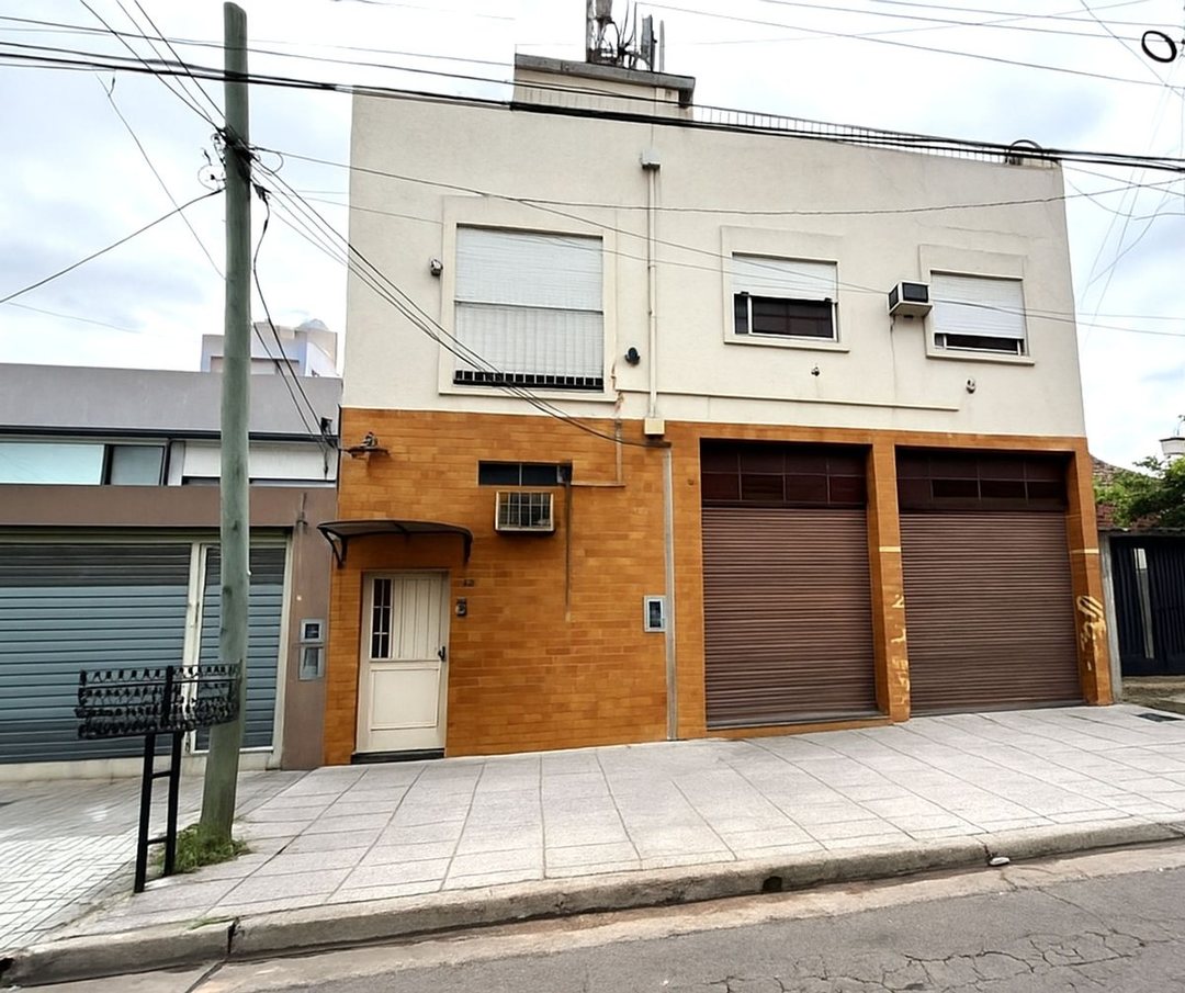 Casa en Venta 6 ambientes en Morón con Taller