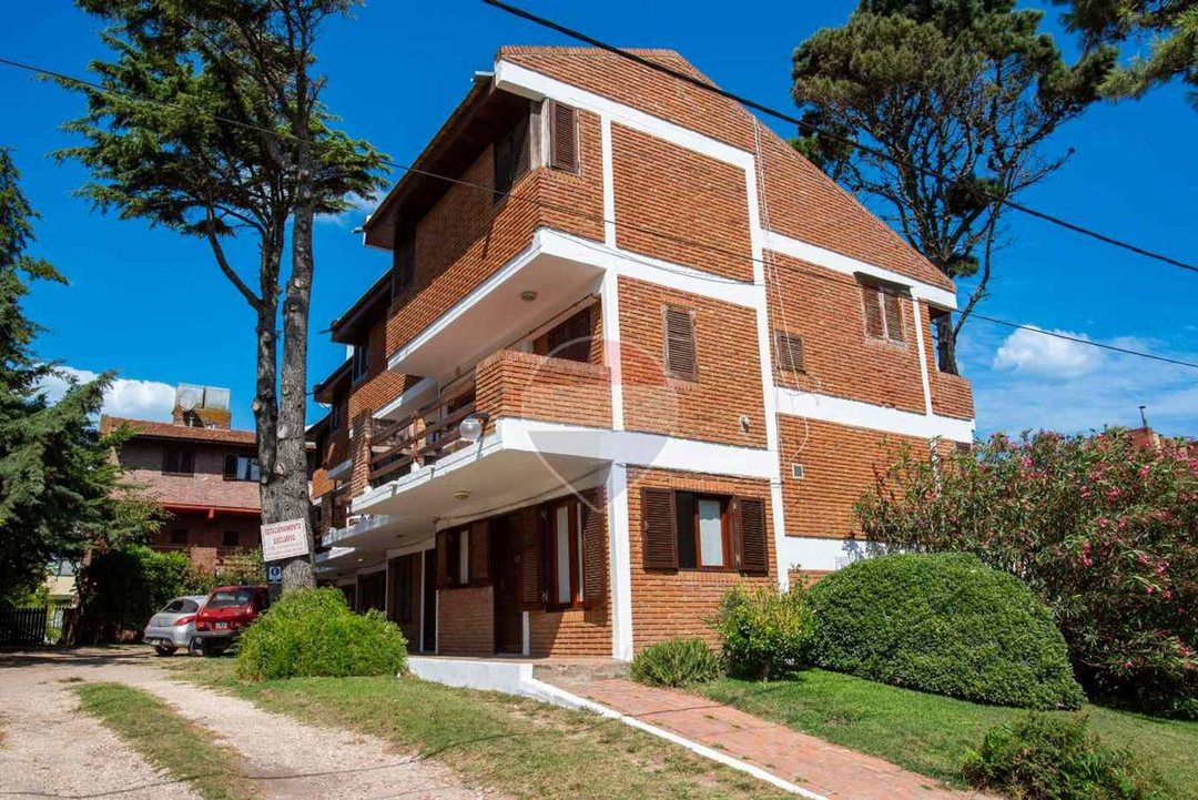 Departamento en Venta Pinamar 3 ambientes. Patio