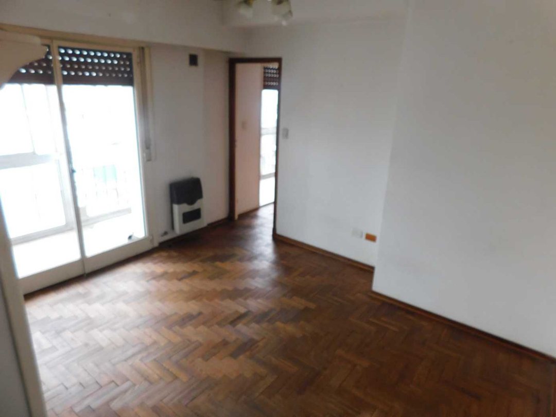 Alquiler depto 2 ambientes con balcon en Caballito