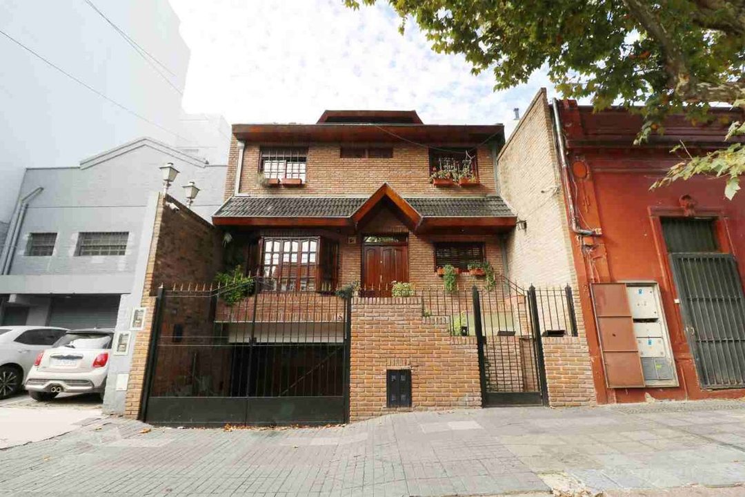 Venta casa Belgrano, casi Barrio chino