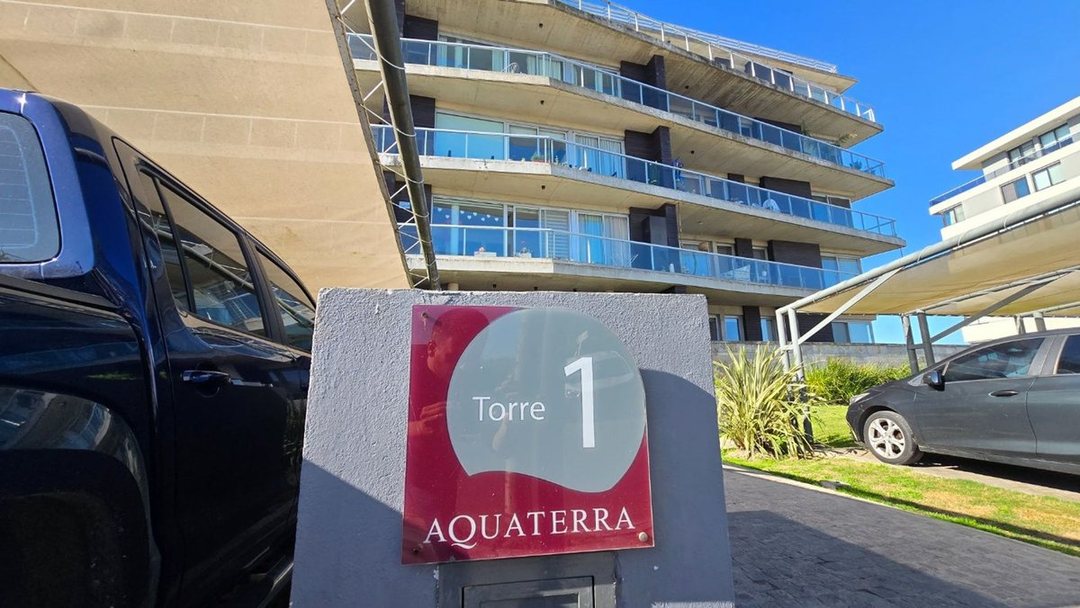 VENTA COCHERA SEMICUBIERTA NUEVO QUILMES