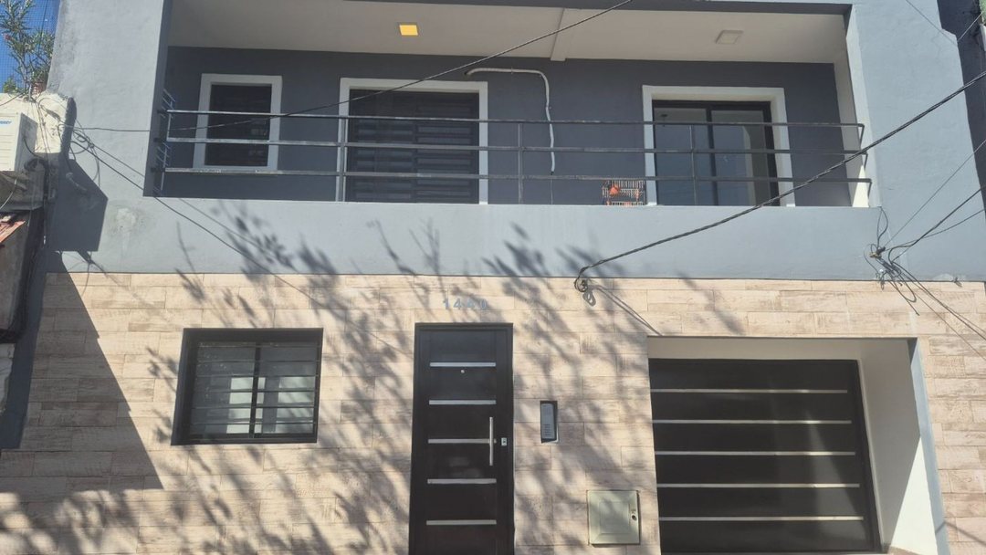 venta departamento duplex  tres ambientes lanus