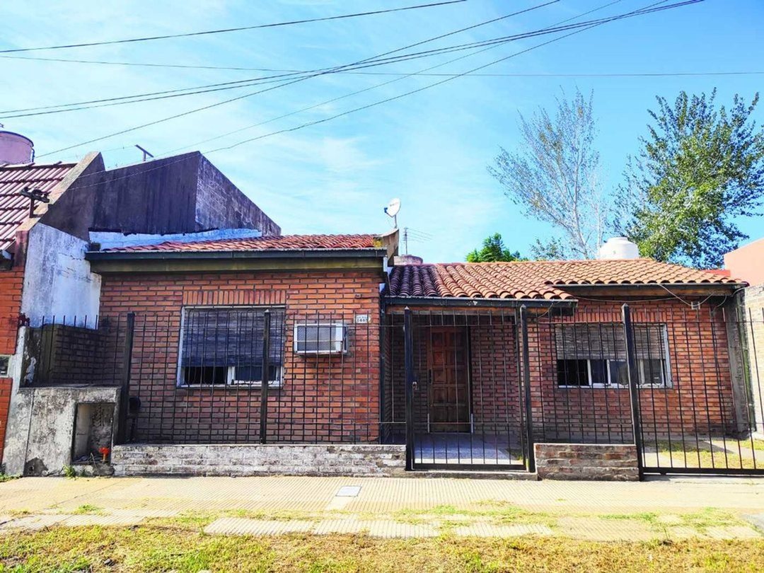 CASA 3 AMBIENTES VENTA CASTELAR NORTE