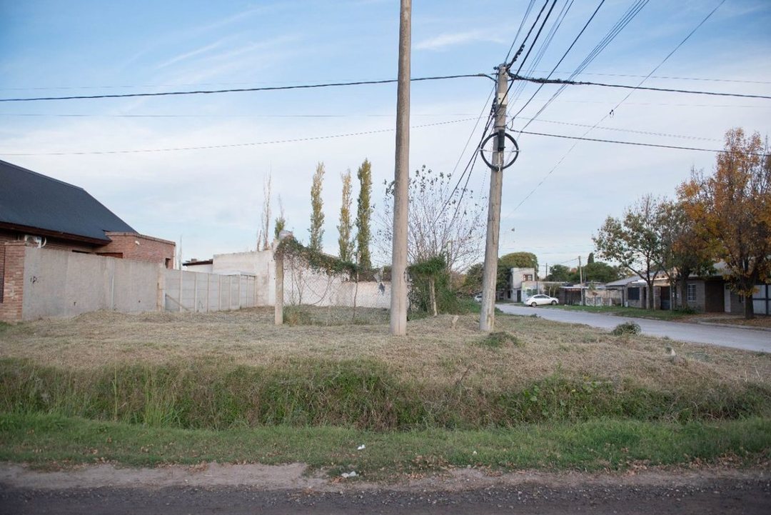 SE VENDE TERRENO EN ESQUINA: B° MALV. ARGENTINAS