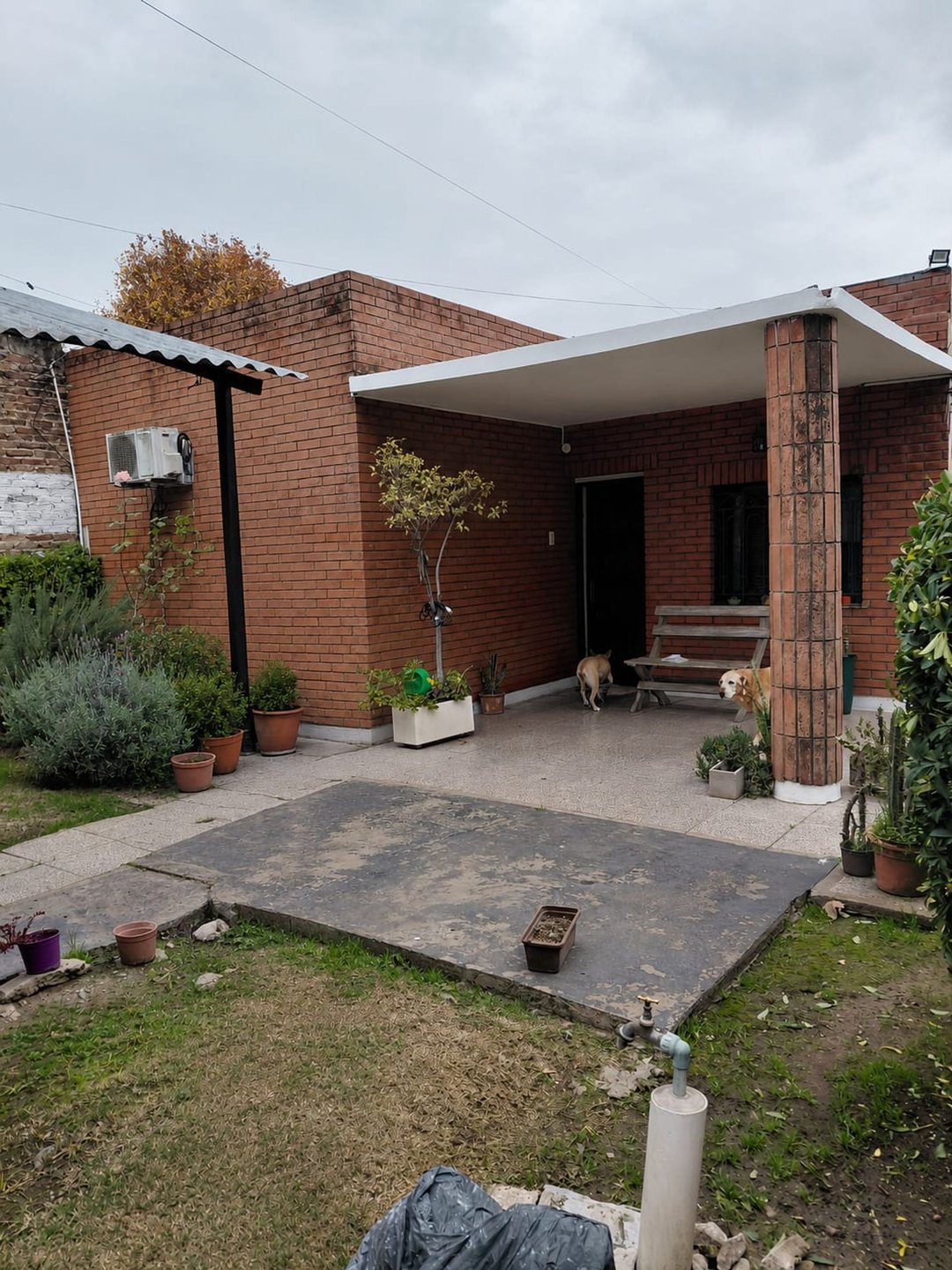 CASA DE 3 AMBIENTES EN VENTA MAS DEPARTAMENTO