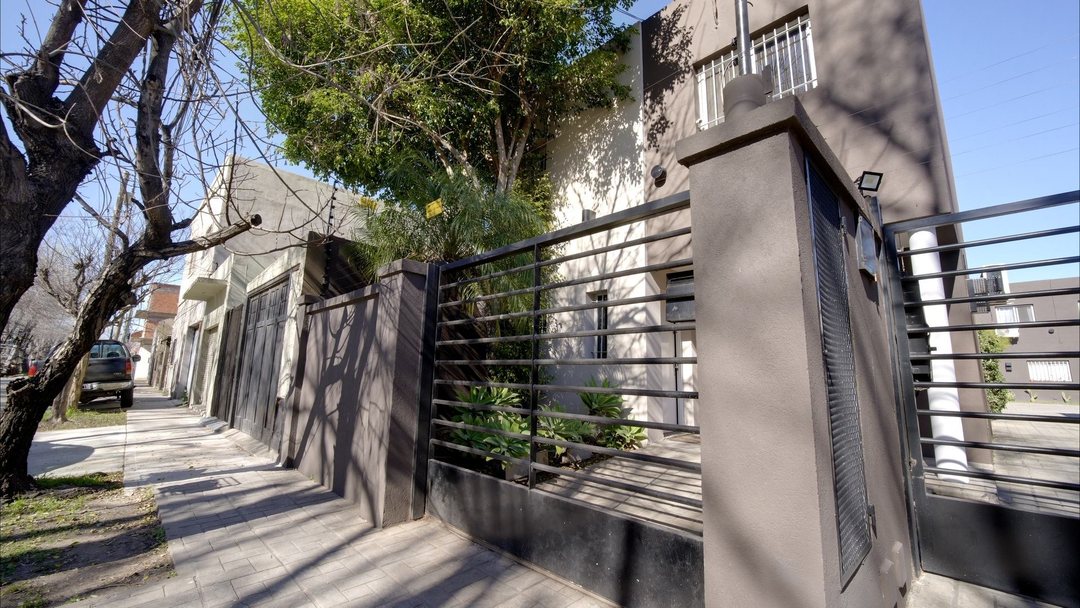 VENTA DUPLEX 4 AMB VILLA ADELINA JARDIN COCHERA