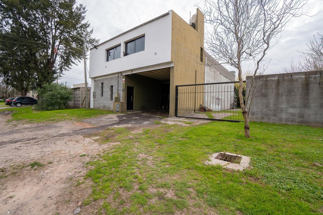 GALPON TALLER CON DEPARTAMENTO EN VENTA LA PLATA