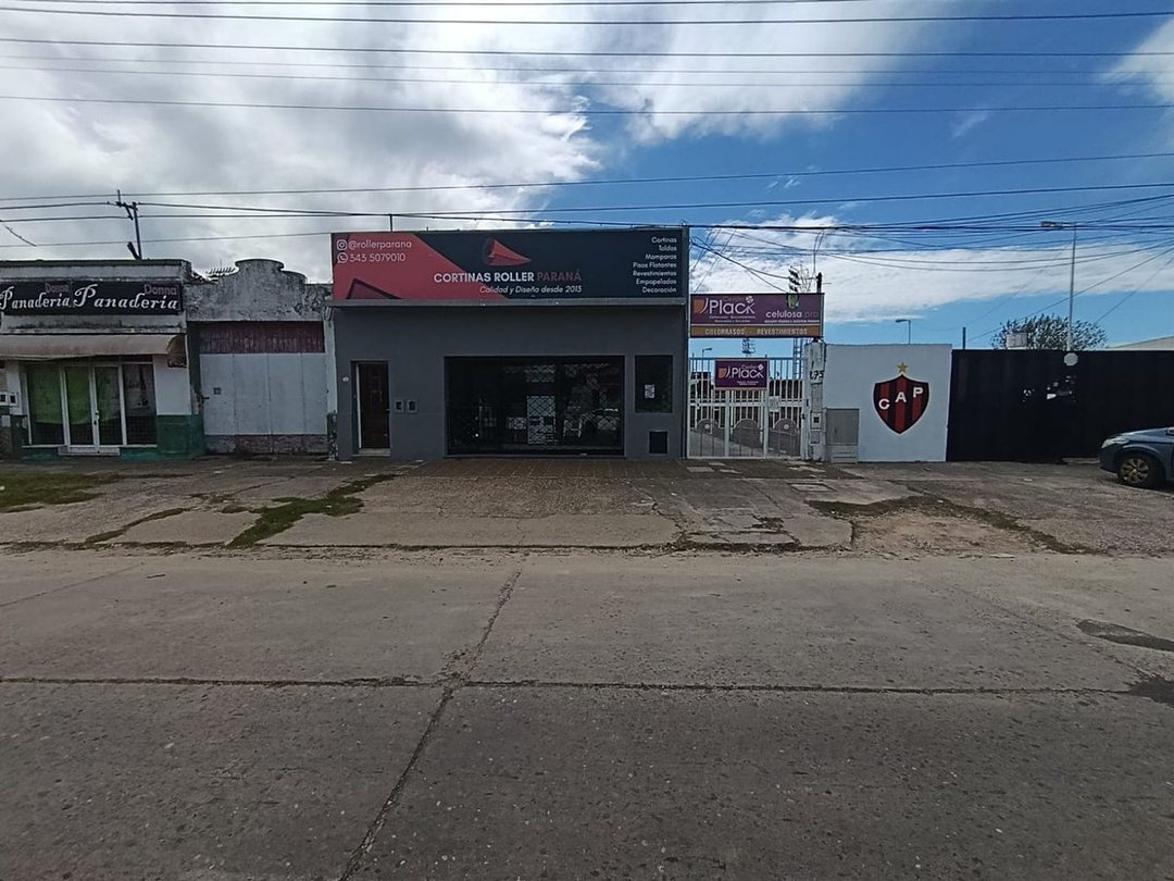 Propiedad con 5 departamentos en Av. Churruarín