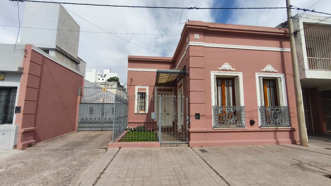 VENTA CASA ALTA CORDOBA TRES DORMITORIOS 13 COCHER